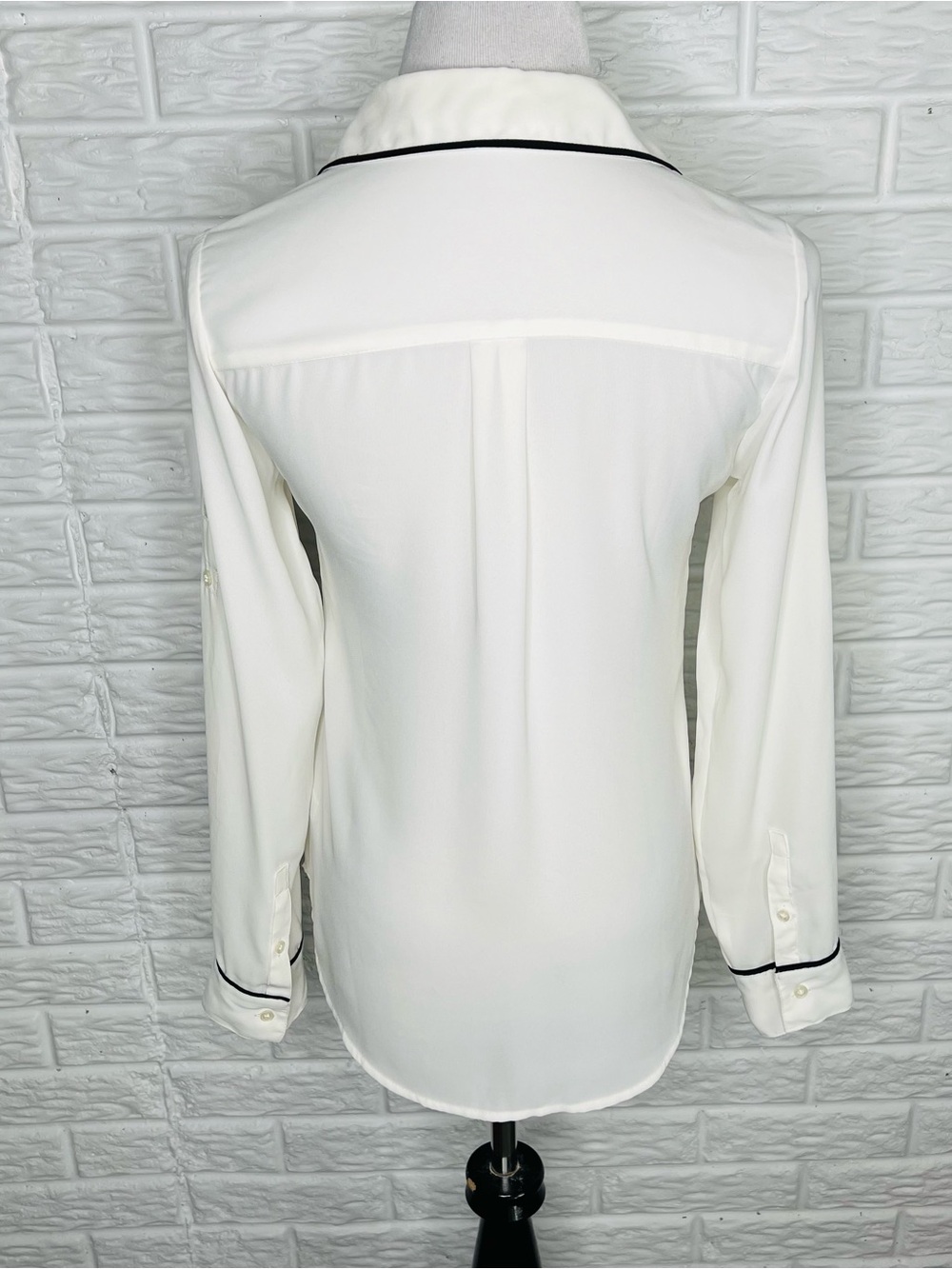 EXPRESS White and Black Button Up Portofino Blouse Size XS - Picture 6 of 8